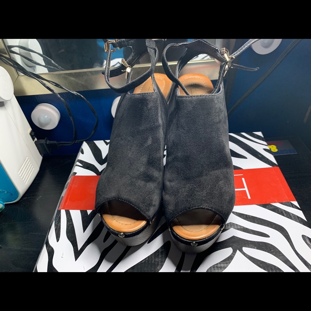 Suede Platform Clogs✨✨✨ - Picture 5 of 7